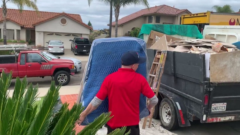 Move Doctors crew handling a piece on an El Paso-area job