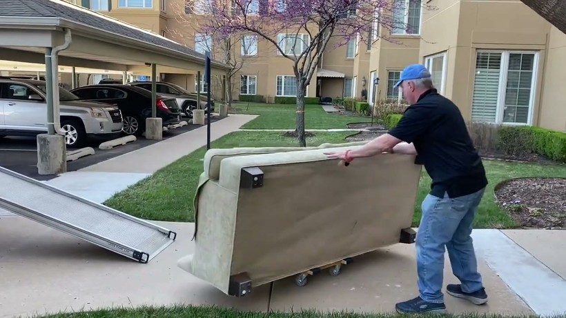 Move Doctors crew handling a piece on an El Paso-area job